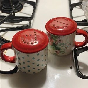 Pioneer woman salt and pepper shakers